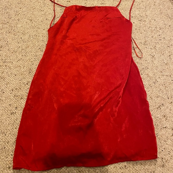 💥3 for $20 Reverse Red backless satin mini dress fits 6-8 - Picture 2 of 3